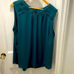 41 Hawthorne green sleeveless blouse